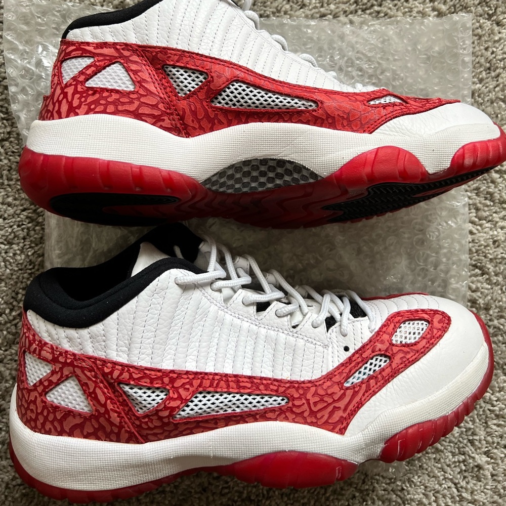 Air Jordan retro 11 Gym red